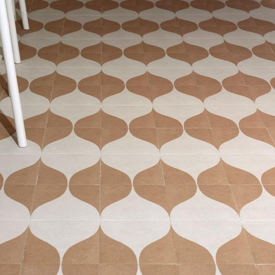 mediteransky maly art deco vzorovany klasicky rustikalny vintage podlahovy obklad cerveny cotto ily mrazuvzdorny vintage kupelna terasa obyvacia izba spalna antikovany vlnity povrch 2.jpg